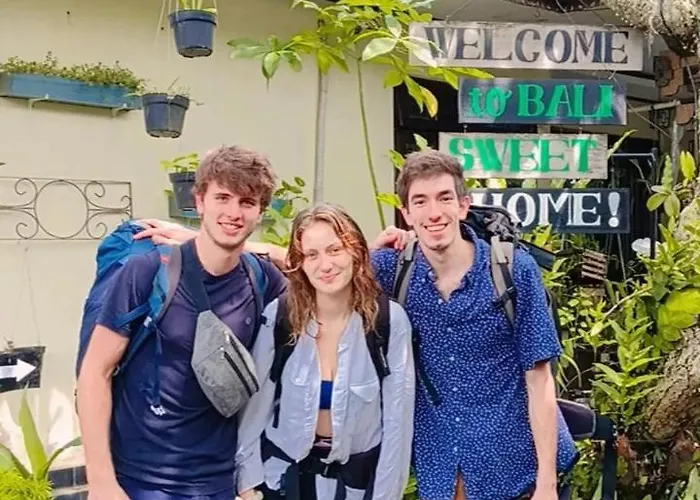 Coliving Bali Sweet Tabanan,daily & Monthly Stay,kost Bulanan ホームステイ *